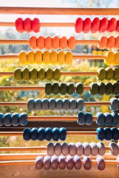 Detalj Färgade Pärlor Trä Abacus Elementärt Utbildningsmaterial — Stockfoto