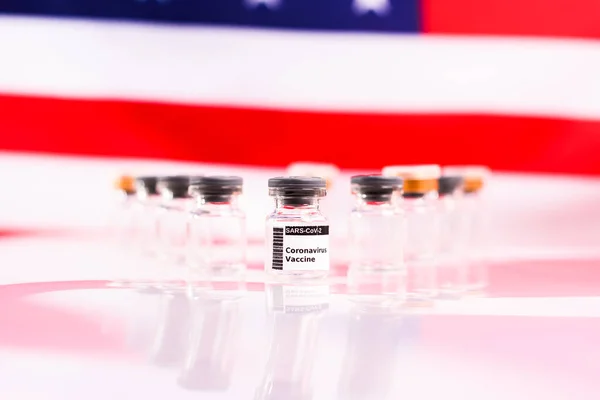 米国における抗ウイルスワクチンの研究開発の経済的コストは利益をもたらす経済的利益を生み出す — ストック写真
