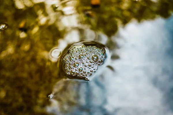 Víz Buborékai Tiszta Kristályos Vízben Szennyeződés Előtt — Stock Fotó