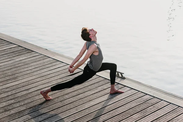 Utthita Parsvakonasana Een Ingewikkelde Yoga Houding Die Strekt Romp Spieren — Stockfoto