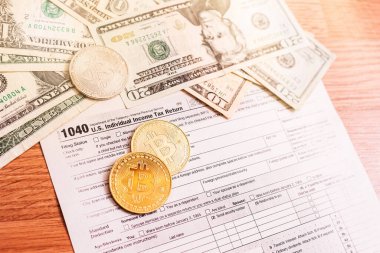 Bitcoin yatırımcılarının gelir beyan etmek için 1040 numaralı formu doldurmaları gerekiyor.