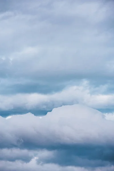 Burzliwe Chmury Pełne Deszczówki — Zdjęcie stockowe