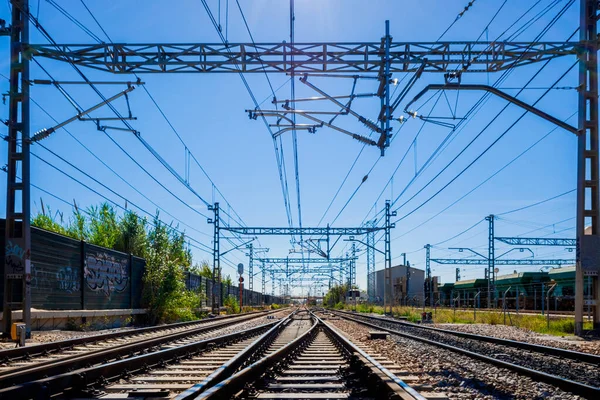 Valência Espanha Abril 2021 Ferrovia Elétrica Multi Pista Perto Cidade — Fotografia de Stock