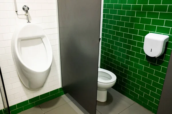 Настенный Писсуар Мужской Туалет Общественных Туалетах — стоковое фото