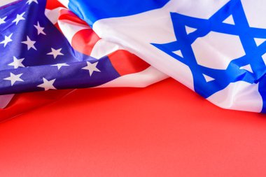 Birleşik Devletler ve İsrail 'in bayrağı, müttefik ülkeler, kırmızı ile kopyalama alanı.