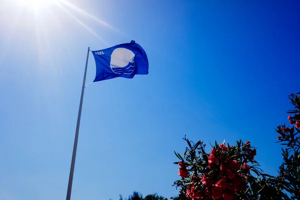 Valencia Spain July 2021 Blue Flag Badge Awarded Best Beaches — Stock Photo, Image