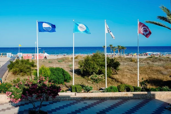 Walencja Hiszpania Lipca 2021 Błękitna Flaga Odznaka Przyznawana Najlepszym Plażom — Zdjęcie stockowe
