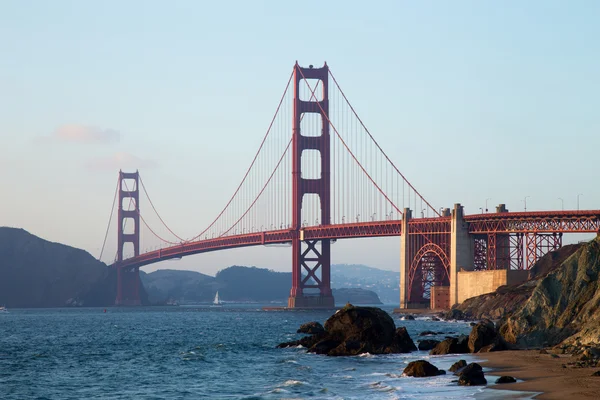 Мост Золотые Ворота на закате, Сан-Франциско — стоковое фото