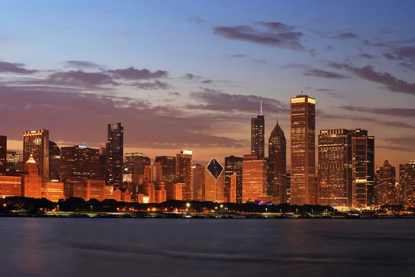 Panorama de Chicago Skyline al anochecer —  Fotos de Stock