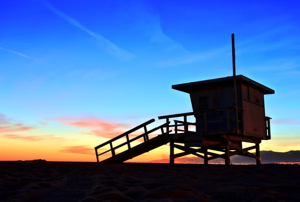 Venice Beach ratownik stoisko na zachód słońca — Zdjęcie stockowe