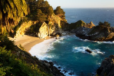 Güzel gün batımı, yol numarası 1, California mcway şelaleler
