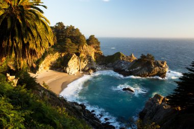 Güzel gün batımı, yol numarası 1, California mcway şelaleler