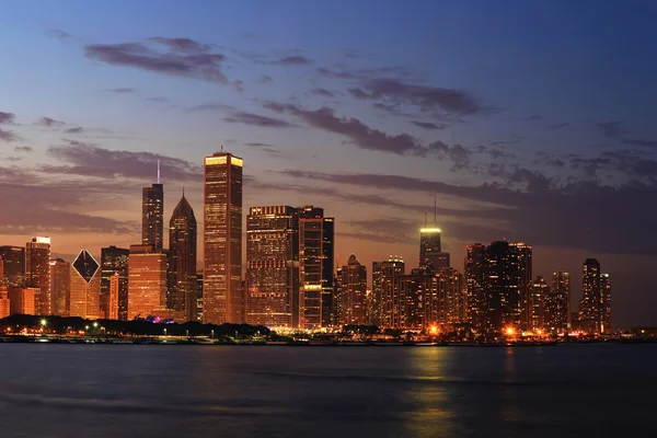 黄昏的芝加哥天际线全景 — 图库照片