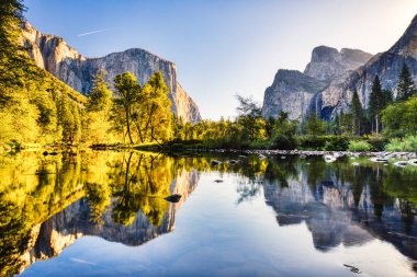 Yosemite Vadisi 'ni Sunset, Yosemite Ulusal Parkı, Kaliforniya Yansımasıyla Aydınlattı