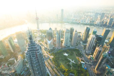 Shanghai Hava Görüntüsü Sunset 'te nehir üzerinde Kentsel gökdelenlerle, Çin