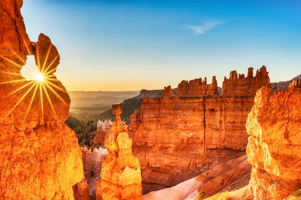 Thors Hammer Bryce Canyon National Park Sunrise Beautiful Sun Rays — Stock Fotó