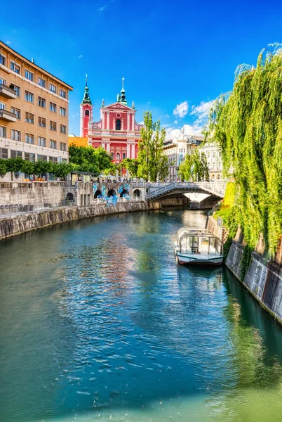Місто Любляна Під Час Сонячного Дня Над Річкою Луковка Красивою — стокове фото