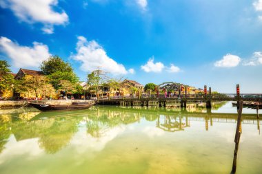 Güneşli bir günde Işıklar Köprüsü, Hoi An, Vietnam 