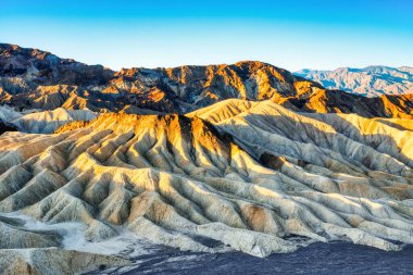 Kaliforniya, Sunset 'teki Ölüm Vadisi Ulusal Parkı' ndaki Zabriskie Point 'ten Çorak Topraklar manzarası