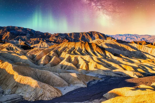 Kaliforniya Sunset Teki Ölüm Vadisi Ulusal Parkı Ndaki Zabriskie Point — Stok fotoğraf