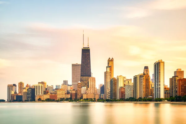 美国伊利诺斯州金日落的芝加哥天际线 — 图库照片