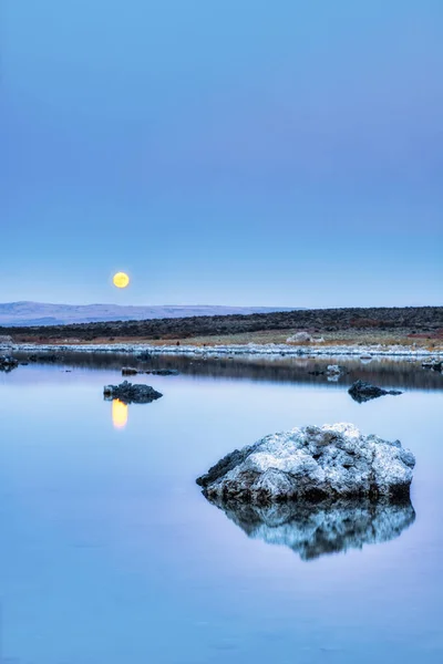 Reflexion Über Den Salty Mono Lake Kalifornien Usa — Stockfoto
