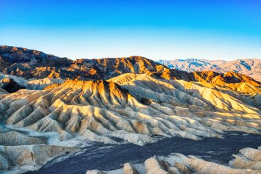 Kaliforniya, Sunset 'teki Ölüm Vadisi Ulusal Parkı' ndaki Zabriskie Point 'ten Çorak Topraklar manzarası