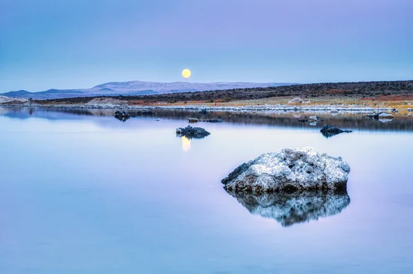 Riflessione Sul Salty Mono Lake California Usa — Foto Stock