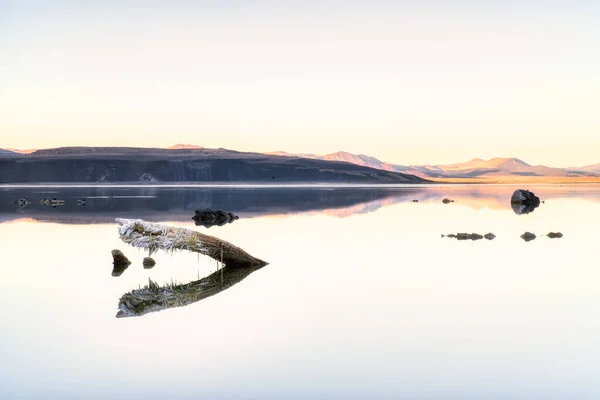 Riflessione Sul Salty Mono Lake California Usa — Foto Stock