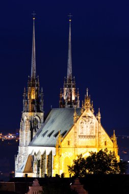 Işıklı Aziz peter ve paul Katedrali, gece, brno