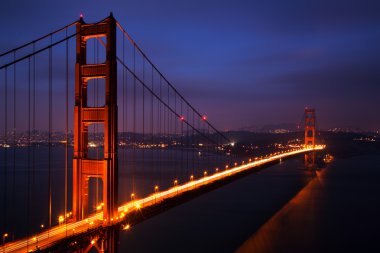 Işıklı golden gate Köprüsü san francisco alacakaranlıkta