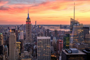 New York'un Midtown şaşırtıcı gün batımında Empire State Binası ile