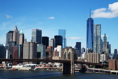 new York'un şehir siluetinin brooklyn Köprüsü ile havadan görünümü