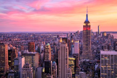 New York'un Midtown şaşırtıcı gün batımında Empire State Binası ile