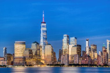 Aydınlatılmış New York Şehri Skyline View, Dusk, New York, ABD