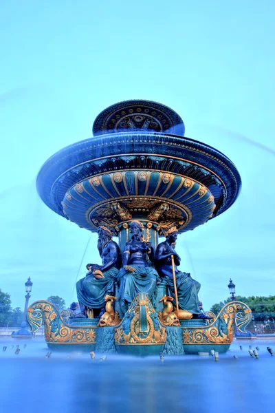 Fuente en la Place de la Concorde, París, Francia — Foto de Stock