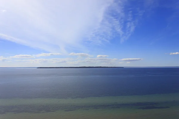 Eiland in het verre — Stockfoto