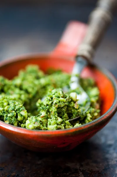 Pesto caseiro fresco — Fotografia de Stock