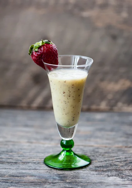 Buah smoothie dalam gelas — Stok Foto