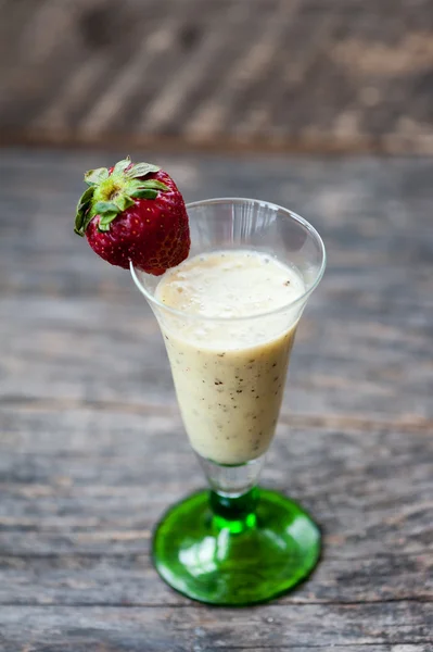 Buah smoothie dalam gelas — Stok Foto