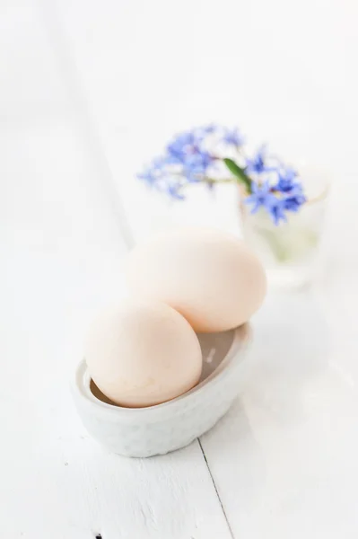 Egg and flower decoration — Stock Photo, Image