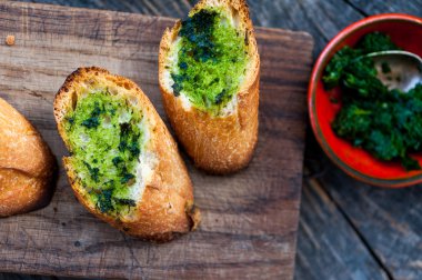 taze sarımsak ekmek