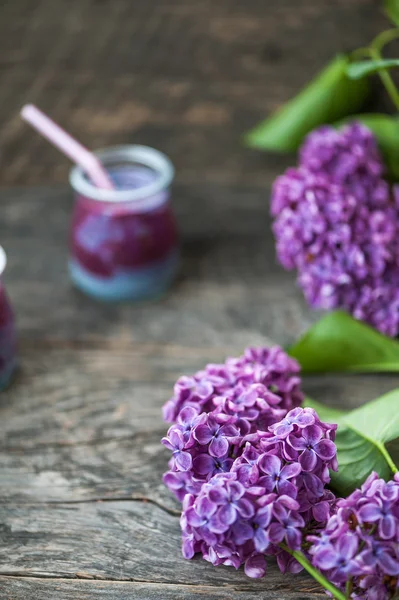 Batido de arándanos en una mesa de madera — Foto de Stock