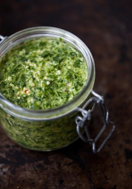 Ev yapımı pesto