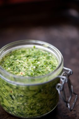 Ev yapımı pesto