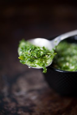 Ev yapımı pesto