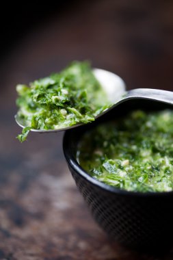 Ev yapımı pesto