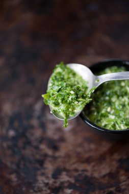 Ev yapımı pesto