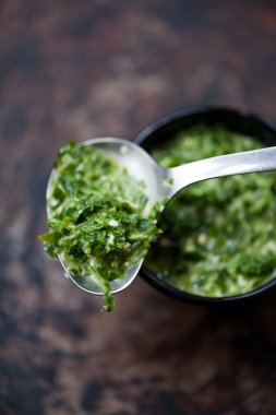 Ev yapımı pesto
