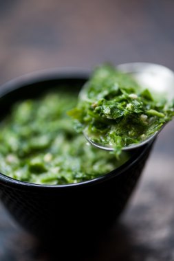 Ev yapımı pesto